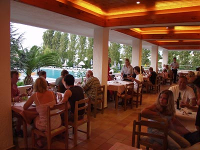 Kyknos Beach Hotel & Bungalows - Restaurant at veranda